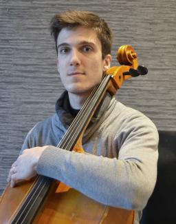 Thinault Lavrenov, violoncelle premier soliste, chef de pupitre